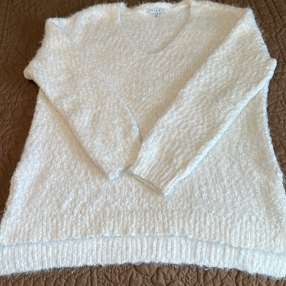 Beautiful Tribal Ivory Sweater - Picture 8 of 11